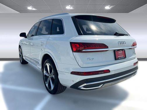 2022 Audi Q7 55 Premium Plus