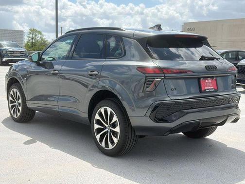 Daytona Gray Pearl Effect 2026 Audi Q3 TFSI quattro S tronic
