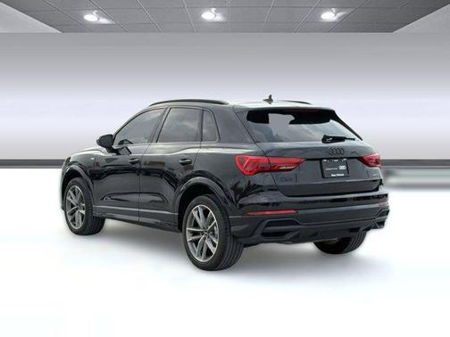 Mythos Black Metallic 2024 Audi Q3 Premium 45 TFSI S line quattro Tiptronic