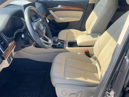 2023 Audi Q5 40 Premium Plus