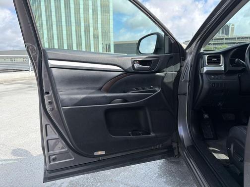 Predawn Gray Mica 2018 Toyota Highlander XLE