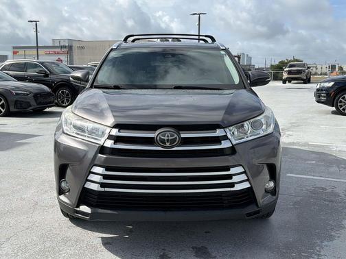 Predawn Gray Mica 2018 Toyota Highlander XLE
