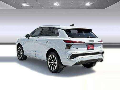 Glacier White Metallic 2026 Audi Q3 TFSI quattro S tronic