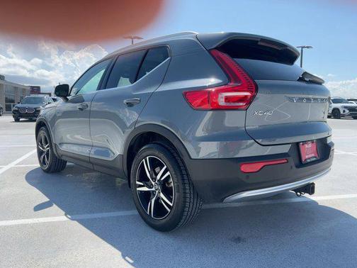 2023 Volvo XC40 B4 Plus Bright Theme