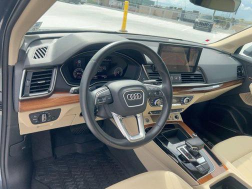 2022 Audi Q5 45 S line Premium Plus