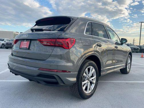2025 Audi Q3 Premium 45 TFSI S line quattro Tiptronic