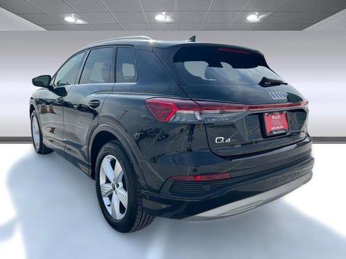 2022 Audi e-tron Premium Plus