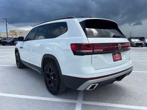2024 Volkswagen Atlas 2.0T SE w/Technology 4MOTION