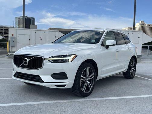 2020 Volvo XC60 T5 Momentum