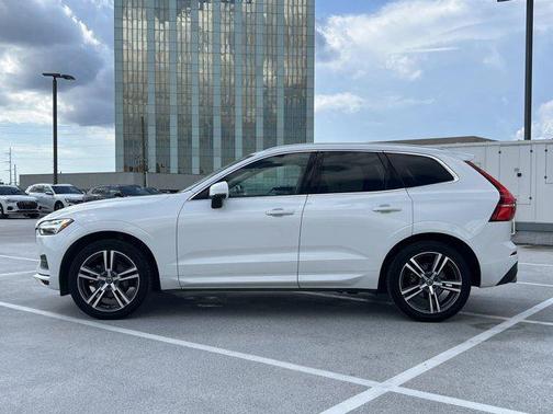2020 Volvo XC60 T5 Momentum