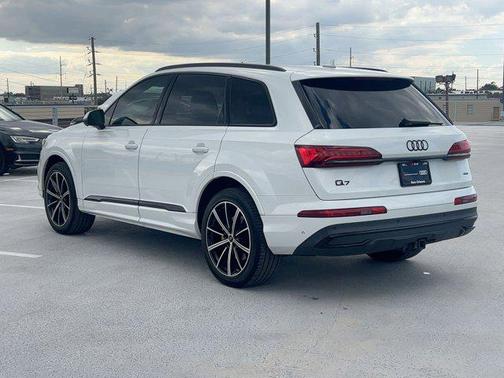 2023 Audi Q7 55 Premium Plus