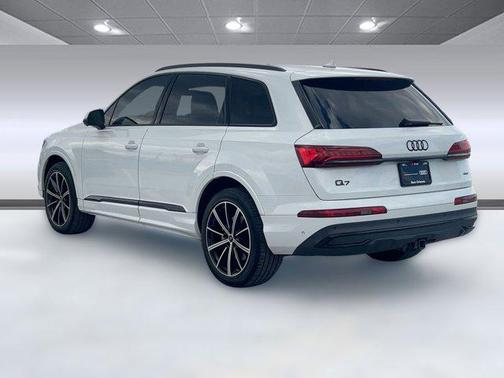 2023 Audi Q7 55 Premium Plus