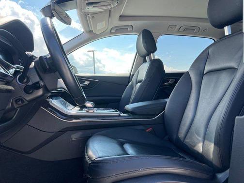 2023 Audi Q7 45 Premium