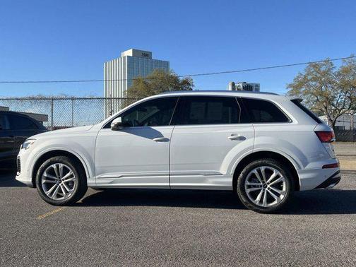 2025 Audi Q7 45 Premium