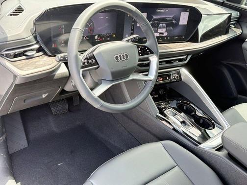 Tambora Gray Metallic 2026 Audi Q5 Premium Plus TFSI quattro S tronic