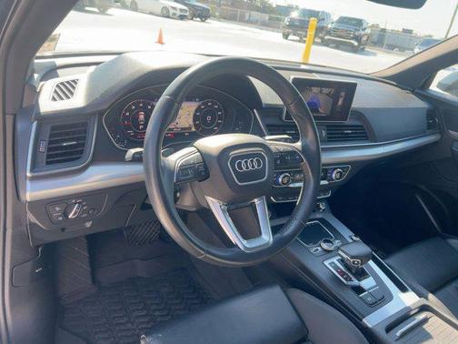 2020 Audi Q5 45 Titanium Premium