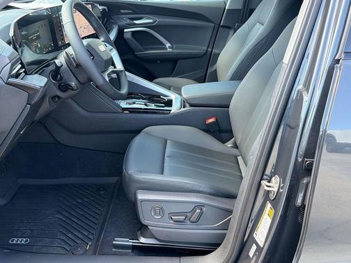 Tambora Gray Metallic 2026 Audi Q5 Premium Plus TFSI quattro S tronic
