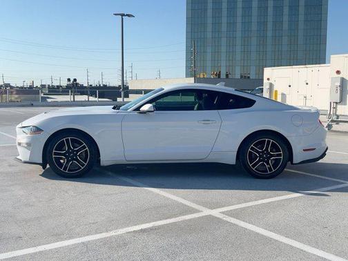 2021 Ford Mustang EcoBoost