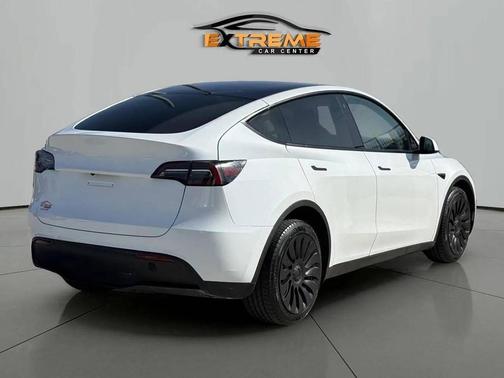 2022 Tesla Model Y Long Range Dual Motor All-Wheel Drive