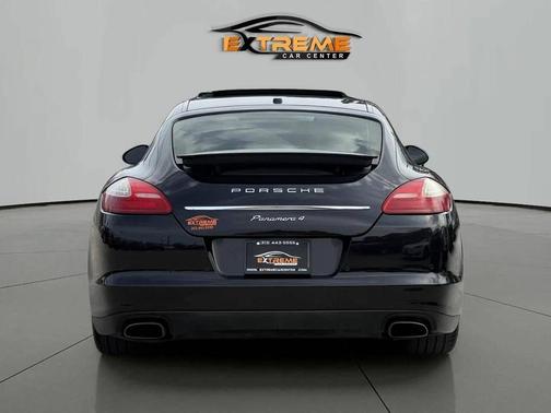 Basalt Black Metallic 2011 Porsche Panamera 4