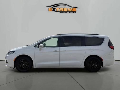 Bright White Clear Coat 2022 Chrysler Pacifica Touring L