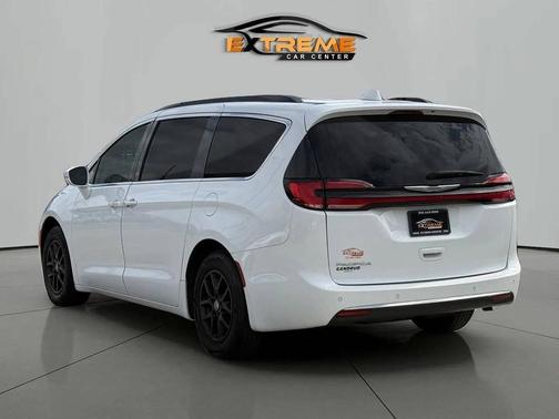 Bright White Clear Coat 2022 Chrysler Pacifica Touring L