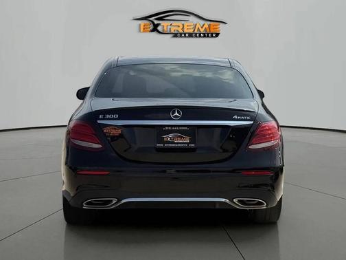 Obsidian Black Metallic 2017 Mercedes-Benz E-Class 4MATIC