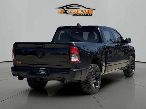 Diamond Black Crystal Pearlcoat 2019 RAM 1500 Big Horn