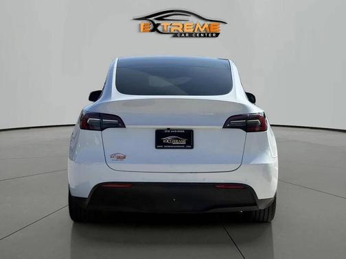 2022 Tesla Model Y Long Range Dual Motor All-Wheel Drive