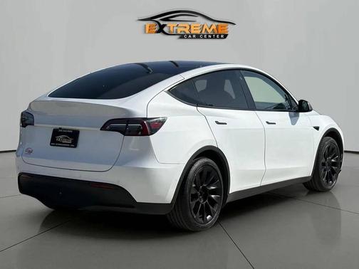 2022 Tesla Model Y Long Range Dual Motor All-Wheel Drive