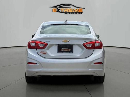 Silver Ice Metallic 2017 Chevrolet Cruze LT