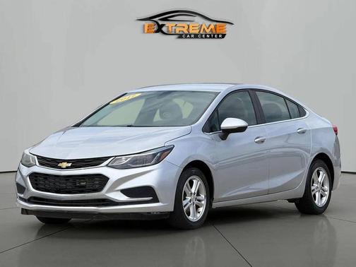 Silver Ice Metallic 2017 Chevrolet Cruze LT