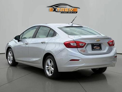 Silver Ice Metallic 2017 Chevrolet Cruze LT