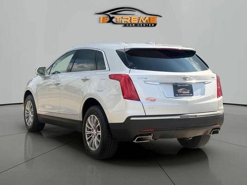 Radiant Silver Metallic 2018 Cadillac XT5 Luxury