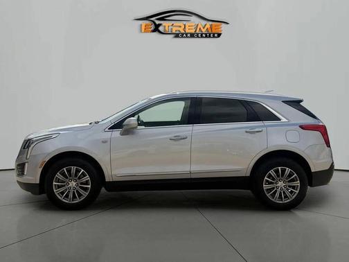 Radiant Silver Metallic 2018 Cadillac XT5 Luxury