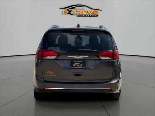 2018 Chrysler Pacifica Touring-L