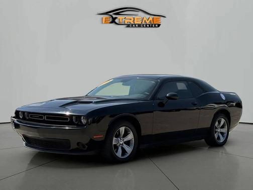Pitch Black Clearcoat 2018 Dodge Challenger SXT
