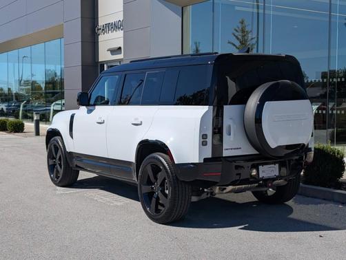 Fuji White 2026 Land Rover Defender P400 X-Dynamic SE