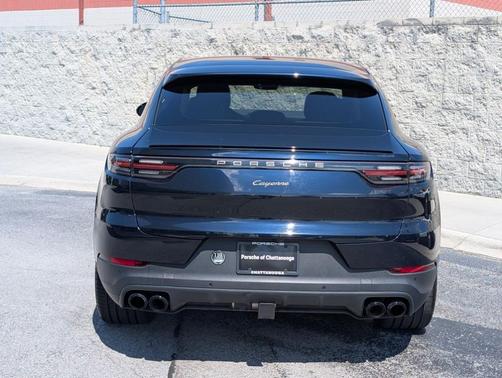 Moonlight Blue Metallic 2022 Porsche Cayenne
