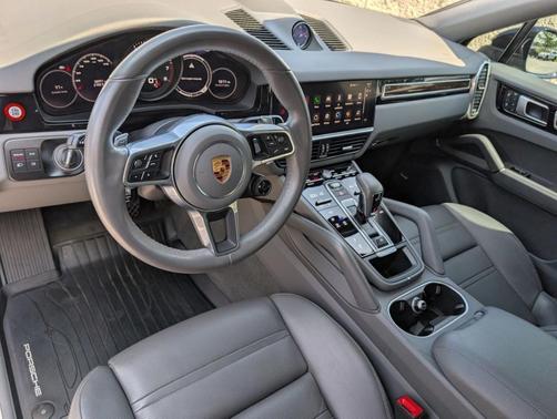 Moonlight Blue Metallic 2022 Porsche Cayenne