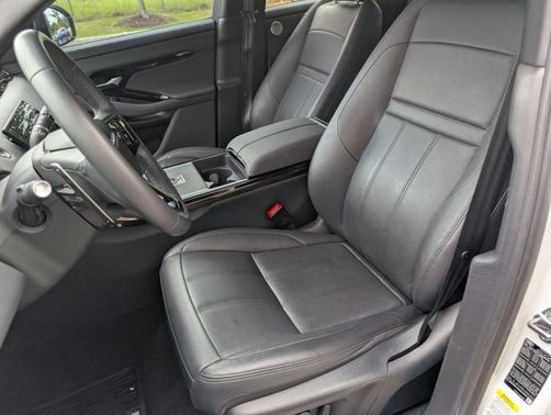 Ostuni Pearl White 2024 Land Rover Range Rover Evoque Dynamic SE