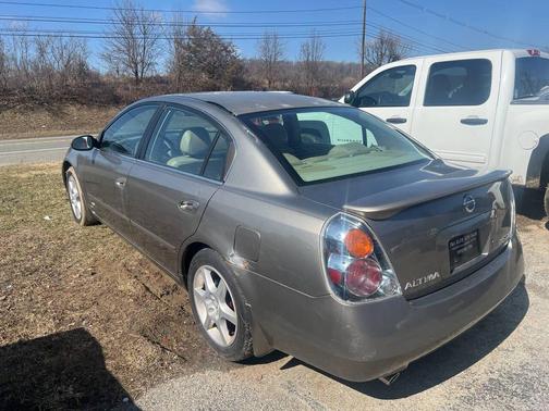 Tan 2002 Nissan Altima 3.5 SE