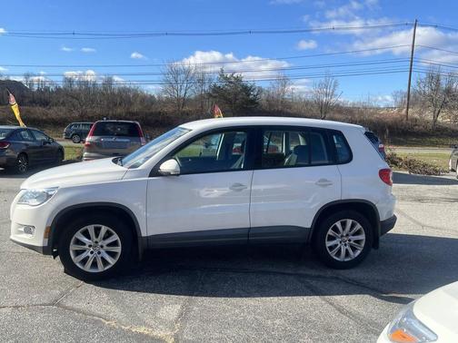 2009 Volkswagen Tiguan Base