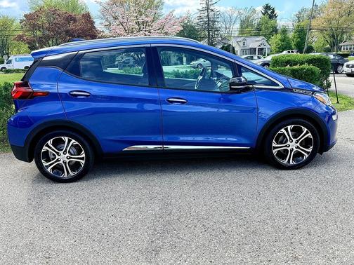 Blue Metallic 2017 Chevrolet Bolt EV Premier