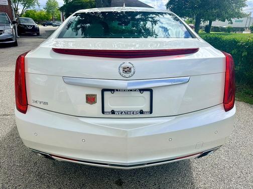 White Diamond Clearcoat 2014 Cadillac XTS Luxury
