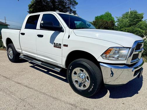 Bright White Clearcoat 2018 RAM 2500 Tradesman Crew Cab 4x4 6'4' Box
