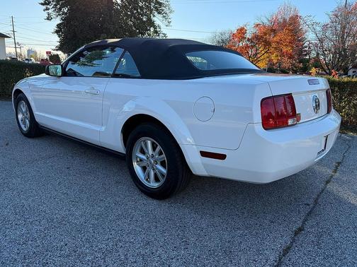 2006 Ford Mustang Deluxe