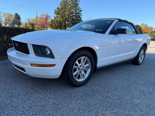 2006 Ford Mustang Deluxe