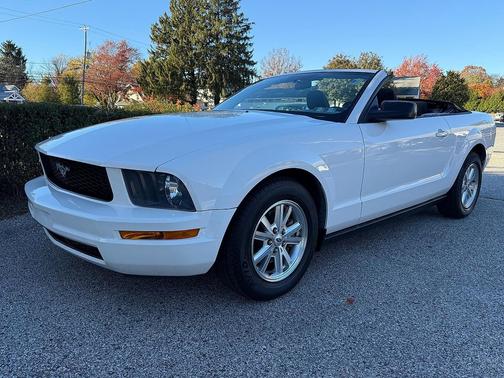 2006 Ford Mustang Deluxe