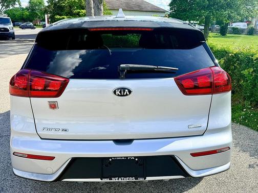 Silky Silver 2018 Kia Niro FE